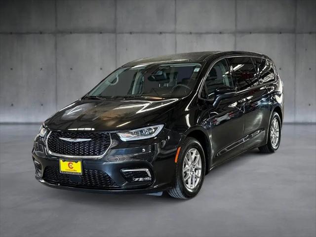 2023 Chrysler Pacifica Touring L for sale in Bakersfield, CA