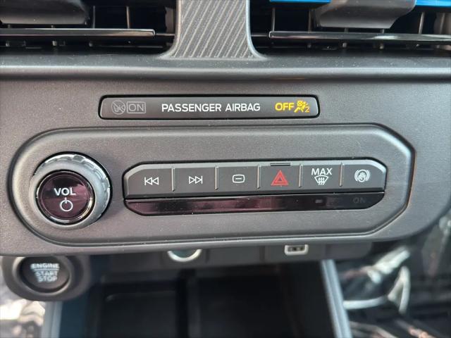 2025 Ford Maverick Lobo Standard