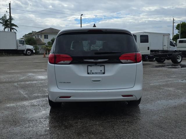 2024 Chrysler Voyager LX