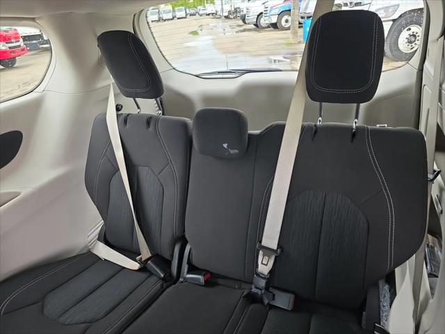 2024 Chrysler Voyager LX