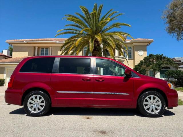 2016 Chrysler Town & Country Touring