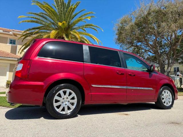 2016 Chrysler Town & Country Touring