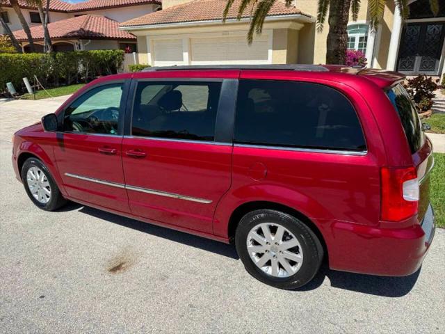 2016 Chrysler Town & Country Touring
