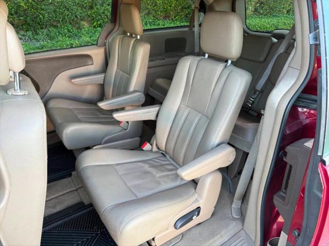 2016 Chrysler Town & Country Touring