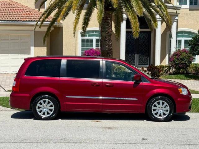 2016 Chrysler Town & Country Touring