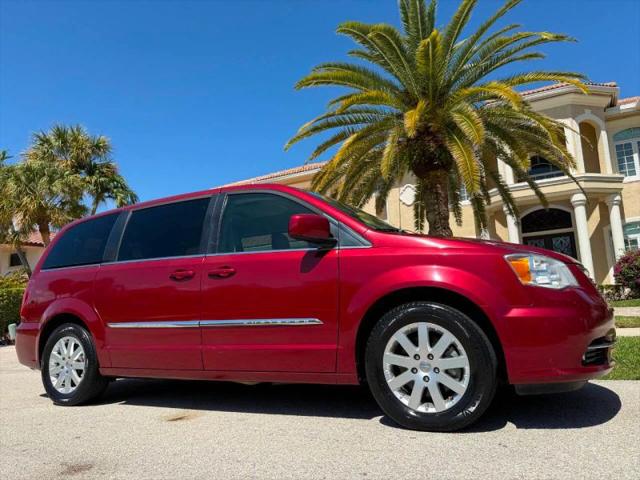 2016 Chrysler Town & Country Touring