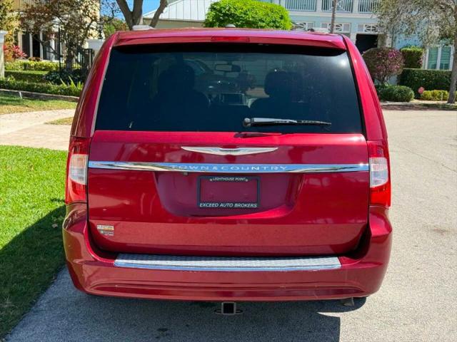 2016 Chrysler Town & Country Touring