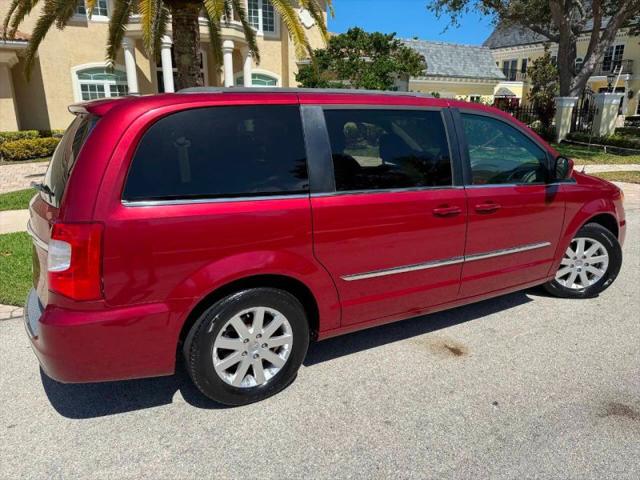 2016 Chrysler Town & Country Touring