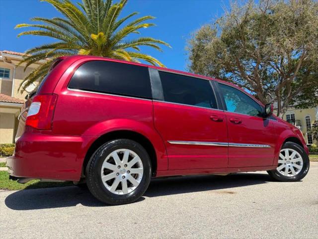 2016 Chrysler Town & Country Touring