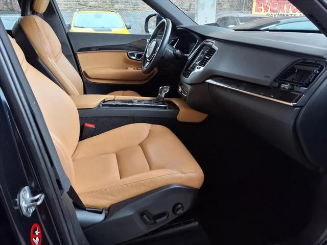 2017 Volvo XC90 T6 Momentum