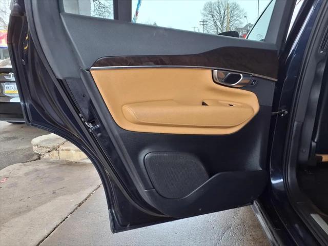 2017 Volvo XC90 T6 Momentum