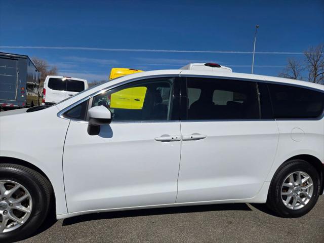 2022 Chrysler Voyager LX