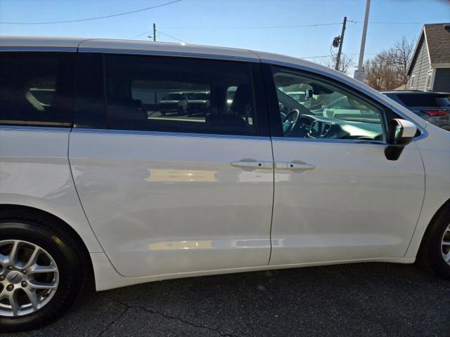 2022 Chrysler Voyager LX