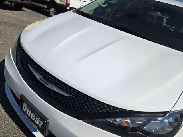 2022 Chrysler Voyager LX
