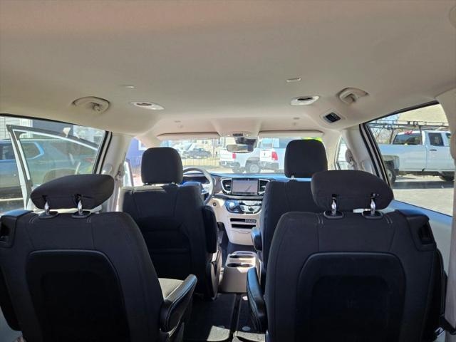 2022 Chrysler Voyager LX