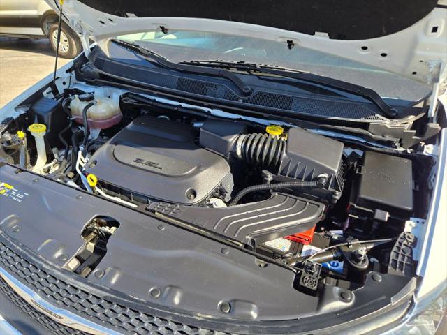 2022 Chrysler Voyager LX