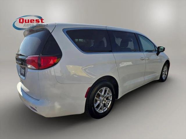 2022 Chrysler Voyager LX