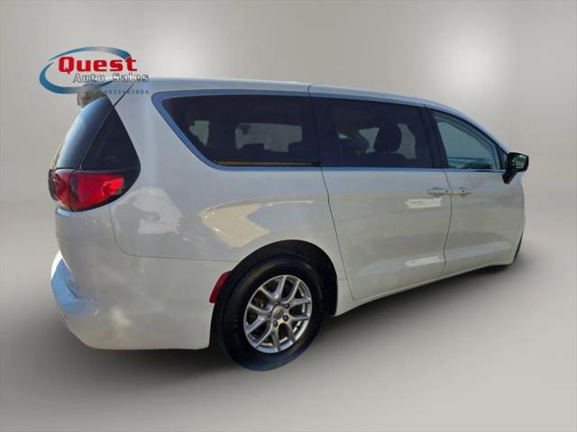 2022 Chrysler Voyager LX