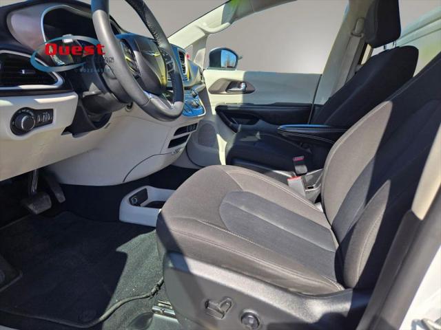 2022 Chrysler Voyager LX