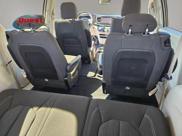 2022 Chrysler Voyager LX