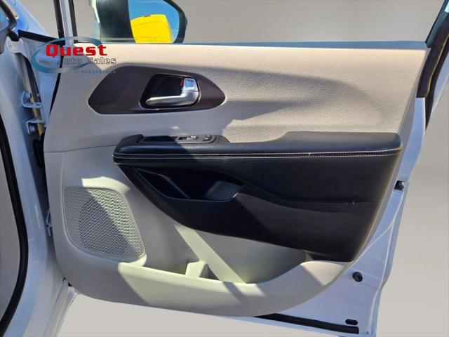 2022 Chrysler Voyager LX