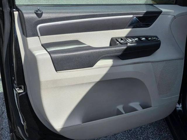 2014 Volkswagen Routan S