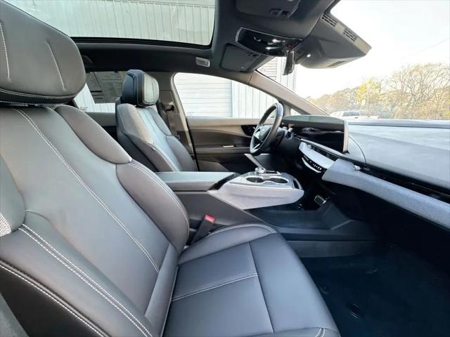 2025 Cadillac iQ Luxury 1 AWD