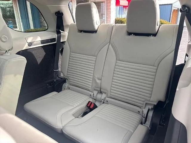 2025 Land Rover Discovery P300 S