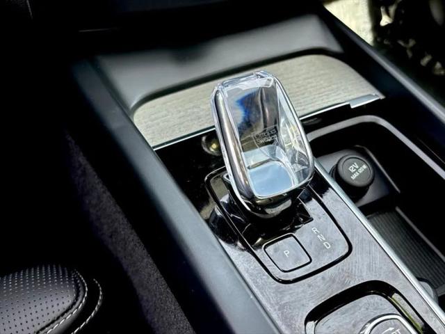 2025 Volvo XC60 Plug-In Hybrid Ultra, T8 AWD Electric/Gasoline, Dark