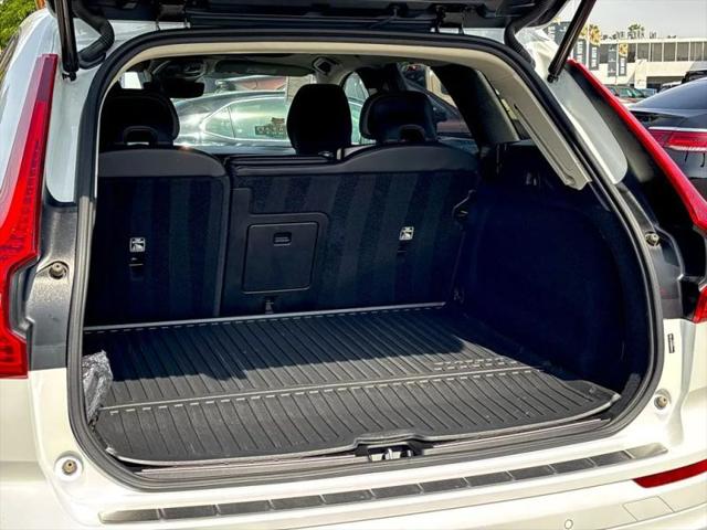 2025 Volvo XC60 Plug-In Hybrid Ultra, T8 AWD Electric/Gasoline, Dark