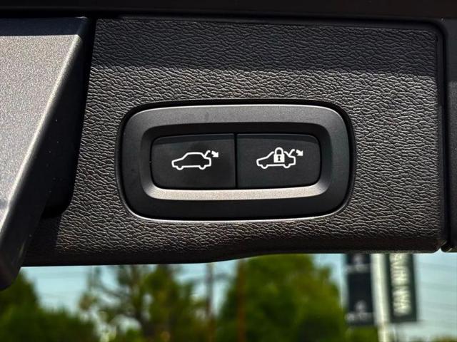 2025 Volvo XC60 Plug-In Hybrid Ultra, T8 AWD Electric/Gasoline, Dark