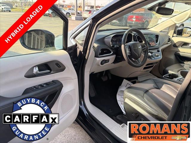 2024 Chrysler Pacifica Hybrid Select