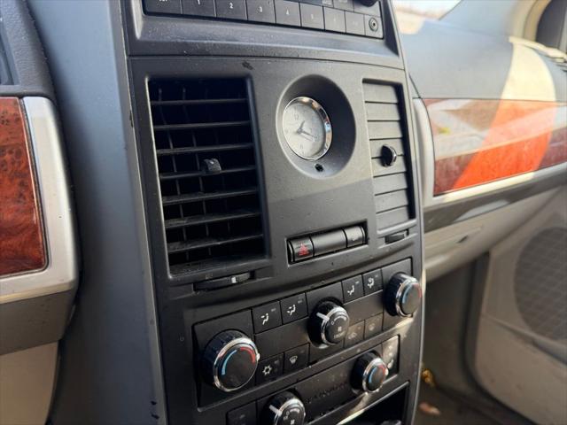 2008 Chrysler Town & Country Touring