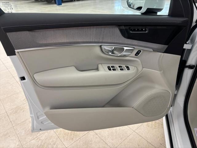 2026 Volvo XC90 Plug-In Hybrid Ultra, T8 AWD, Electric/Gasoline, Bright, 6 Seats