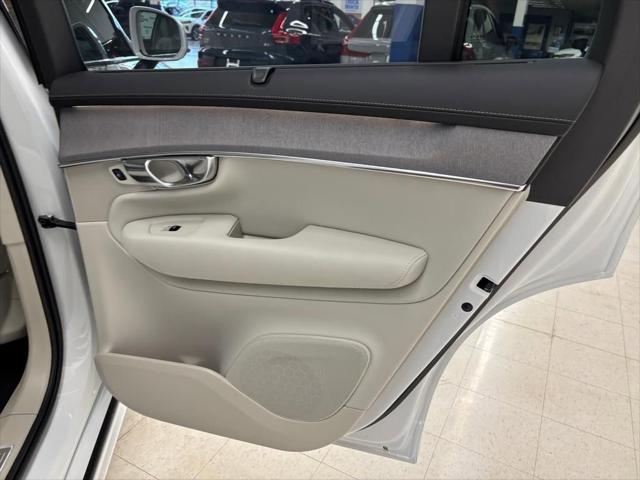 2026 Volvo XC90 Plug-In Hybrid Ultra, T8 AWD, Electric/Gasoline, Bright, 6 Seats