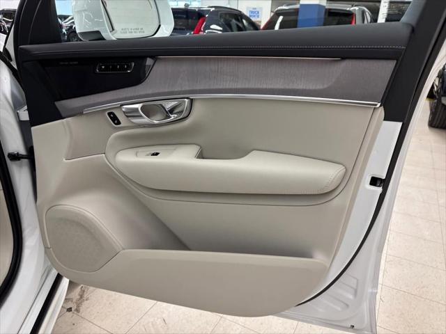 2026 Volvo XC90 Plug-In Hybrid Ultra, T8 AWD, Electric/Gasoline, Bright, 6 Seats