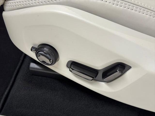 2026 Volvo XC90 Plug-In Hybrid Ultra, T8 AWD, Electric/Gasoline, Bright, 6 Seats