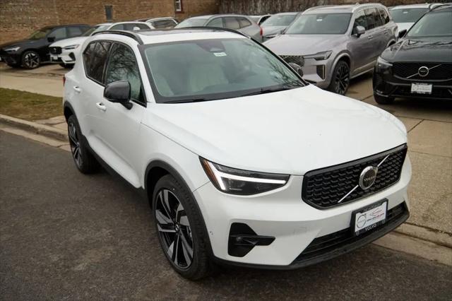 2026 Volvo XC40 Plus, B5 AWD Gas (mild hybrid), Dark