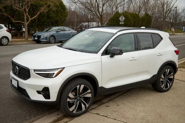 2026 Volvo XC40 Plus, B5 AWD Gas (mild hybrid), Dark
