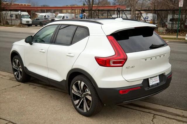 2026 Volvo XC40 Plus, B5 AWD Gas (mild hybrid), Dark