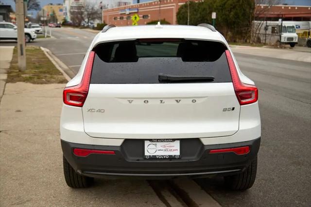 2026 Volvo XC40 Plus, B5 AWD Gas (mild hybrid), Dark