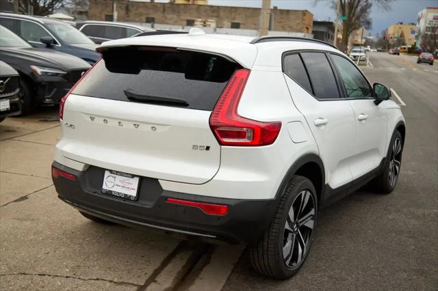 2026 Volvo XC40 Plus, B5 AWD Gas (mild hybrid), Dark