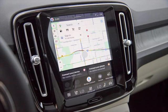 2026 Volvo XC40 Plus, B5 AWD Gas (mild hybrid), Dark