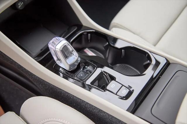 2026 Volvo XC40 Plus, B5 AWD Gas (mild hybrid), Dark