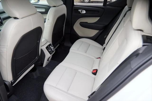 2026 Volvo XC40 Plus, B5 AWD Gas (mild hybrid), Dark