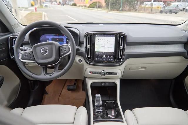 2026 Volvo XC40 Plus, B5 AWD Gas (mild hybrid), Dark