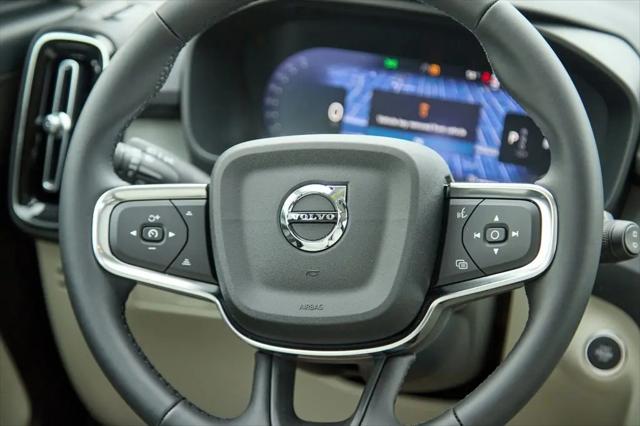 2026 Volvo XC40 Plus, B5 AWD Gas (mild hybrid), Dark