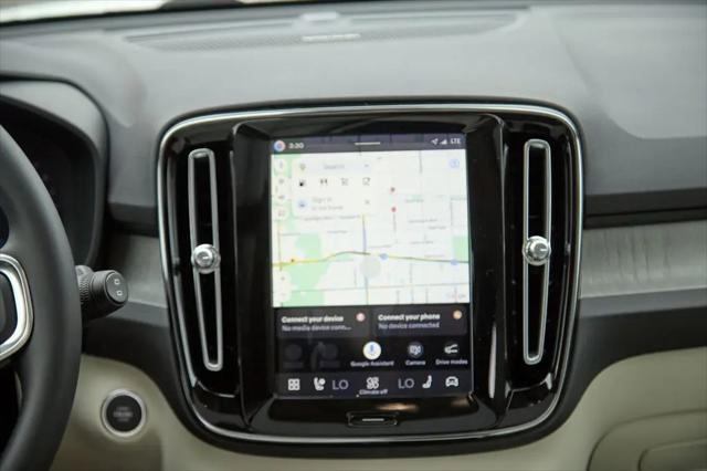 2026 Volvo XC40 Plus, B5 AWD Gas (mild hybrid), Dark