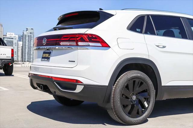 2026 Volkswagen Atlas Cross Sport SE with Technology