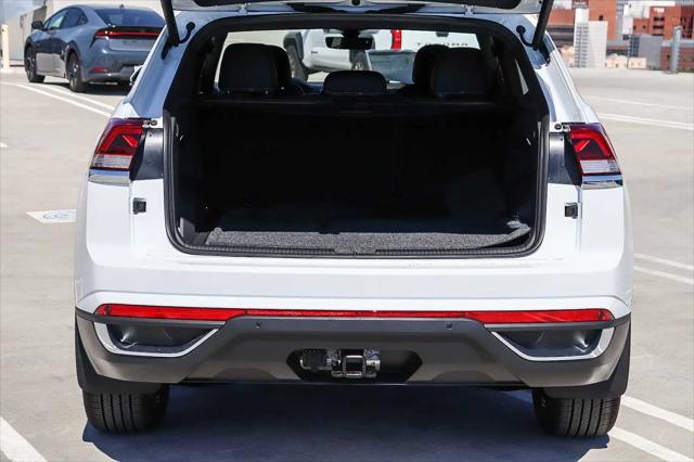 2026 Volkswagen Atlas Cross Sport SE with Technology